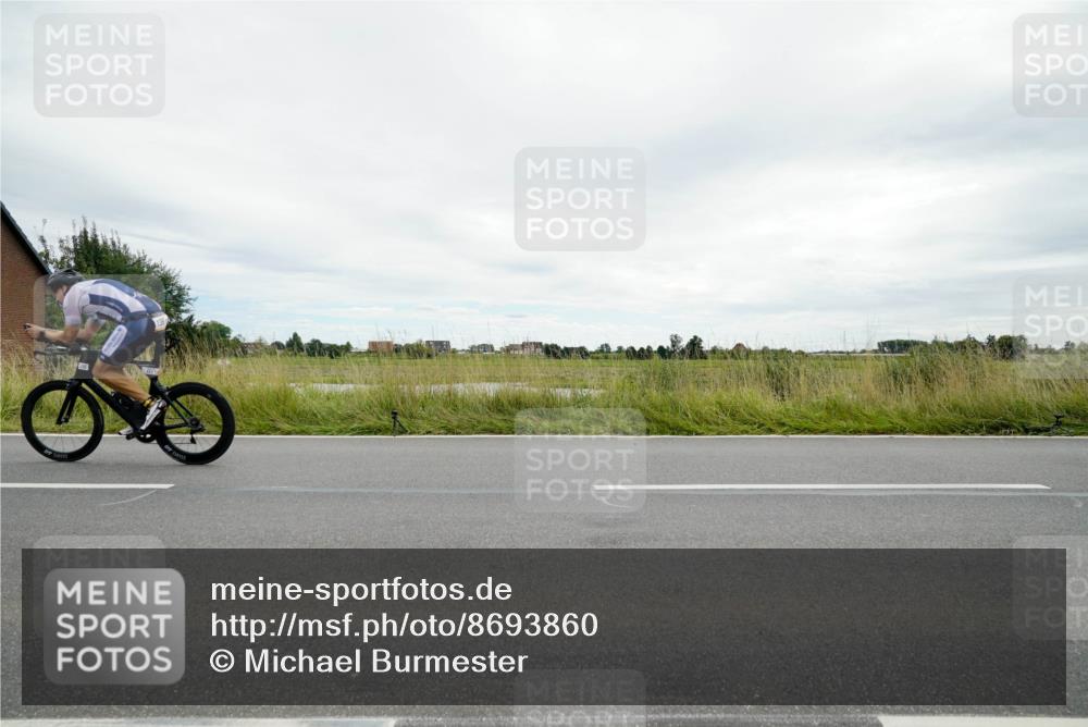 31.08.2025 - Elbe Triathlon Hamburg Michael Burmester http://msf.ph/oto/8693860 31.08.2025 14:11:29 Radfahren 129 meine-sportfotos.de