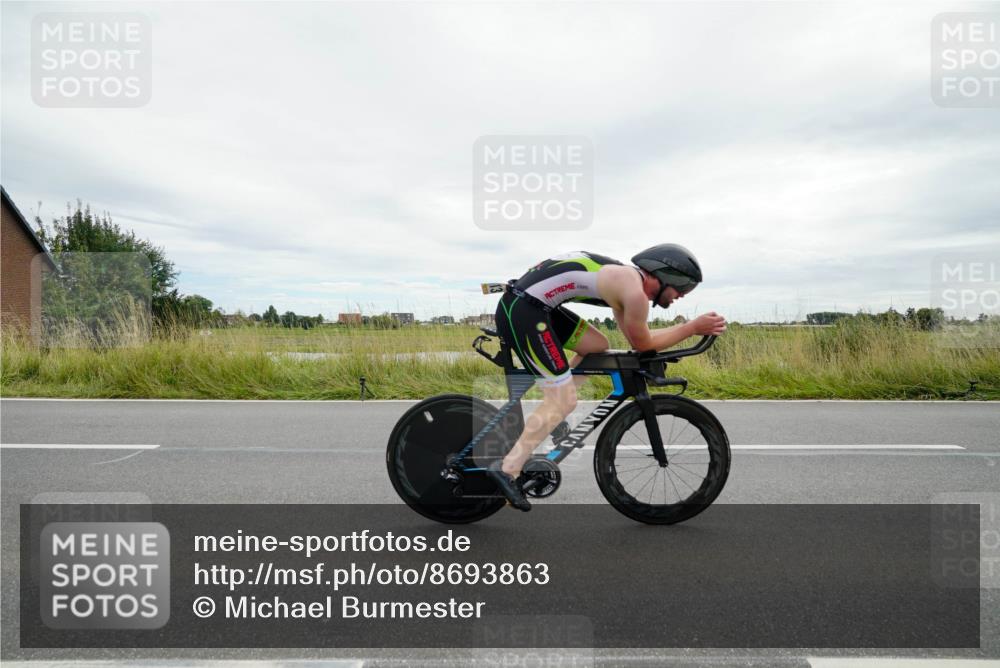 31.08.2025 - Elbe Triathlon Hamburg Michael Burmester http://msf.ph/oto/8693863 31.08.2025 14:11:32 Radfahren 129, 131 meine-sportfotos.de