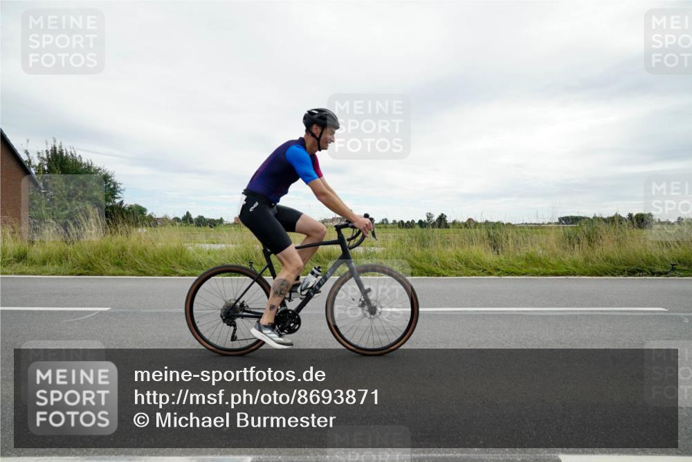31.08.2025 - Elbe Triathlon Hamburg Michael Burmester http://msf.ph/oto/8693871 31.08.2025 14:11:55 Radfahren 150 meine-sportfotos.de
