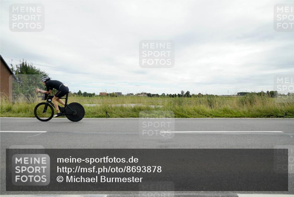 31.08.2025 - Elbe Triathlon Hamburg Michael Burmester http://msf.ph/oto/8693878 31.08.2025 14:12:14 Radfahren  meine-sportfotos.de
