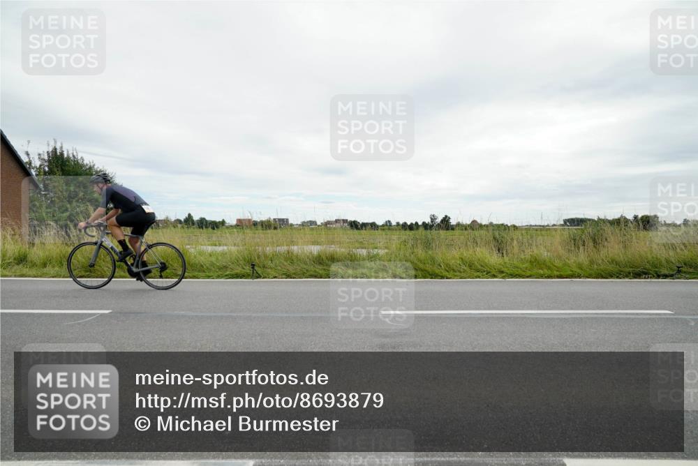 31.08.2025 - Elbe Triathlon Hamburg Michael Burmester http://msf.ph/oto/8693879 31.08.2025 14:12:15 Radfahren  meine-sportfotos.de