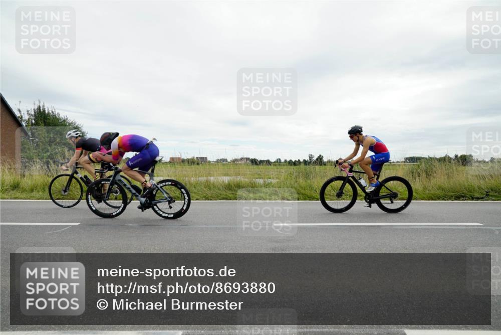 31.08.2025 - Elbe Triathlon Hamburg Michael Burmester http://msf.ph/oto/8693880 31.08.2025 14:12:18 Radfahren 148, 152 meine-sportfotos.de