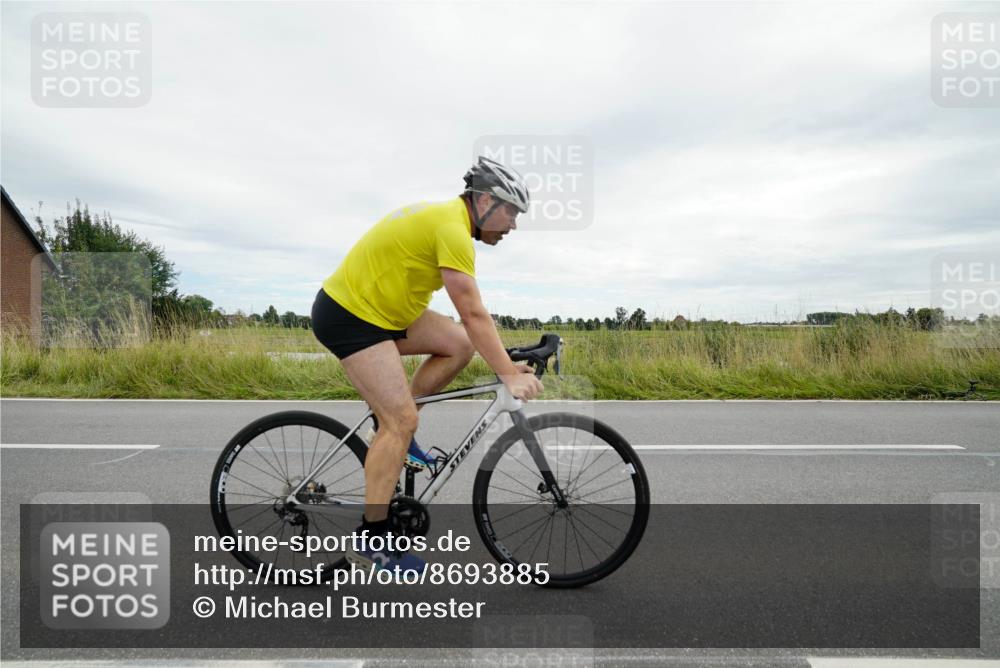 31.08.2025 - Elbe Triathlon Hamburg Michael Burmester http://msf.ph/oto/8693885 31.08.2025 14:12:22 Radfahren 125, 148, 152 meine-sportfotos.de