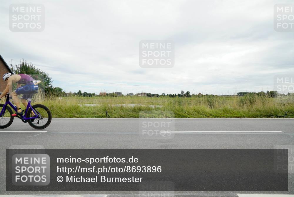31.08.2025 - Elbe Triathlon Hamburg Michael Burmester http://msf.ph/oto/8693896 31.08.2025 14:12:46 Radfahren 140 meine-sportfotos.de