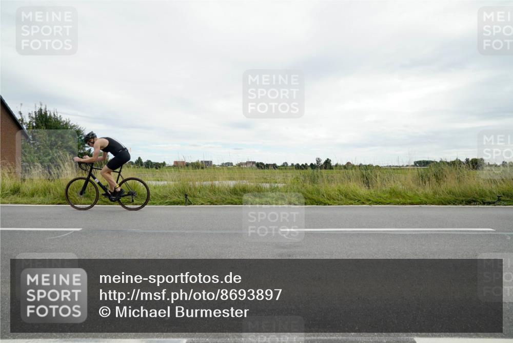 31.08.2025 - Elbe Triathlon Hamburg Michael Burmester http://msf.ph/oto/8693897 31.08.2025 14:12:51 Radfahren  meine-sportfotos.de