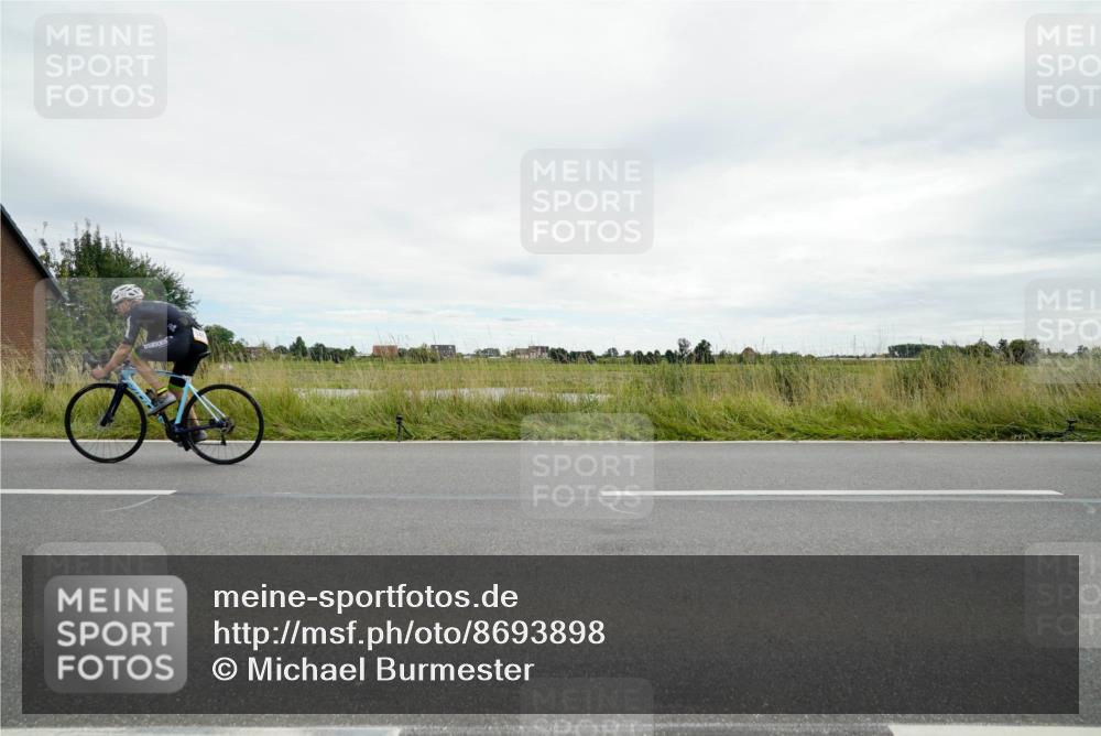 31.08.2025 - Elbe Triathlon Hamburg Michael Burmester http://msf.ph/oto/8693898 31.08.2025 14:12:52 Radfahren  meine-sportfotos.de