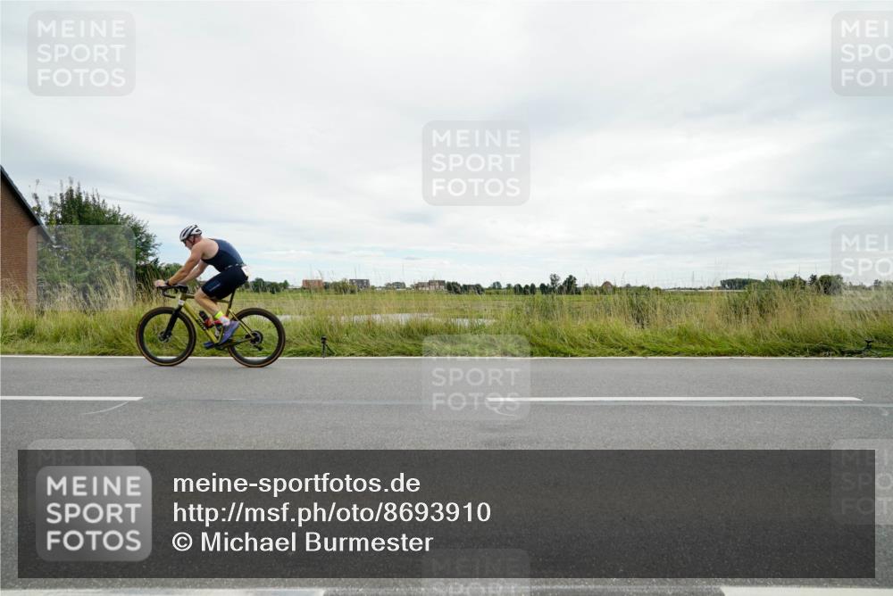 31.08.2025 - Elbe Triathlon Hamburg Michael Burmester http://msf.ph/oto/8693910 31.08.2025 14:13:13 Radfahren 133 meine-sportfotos.de