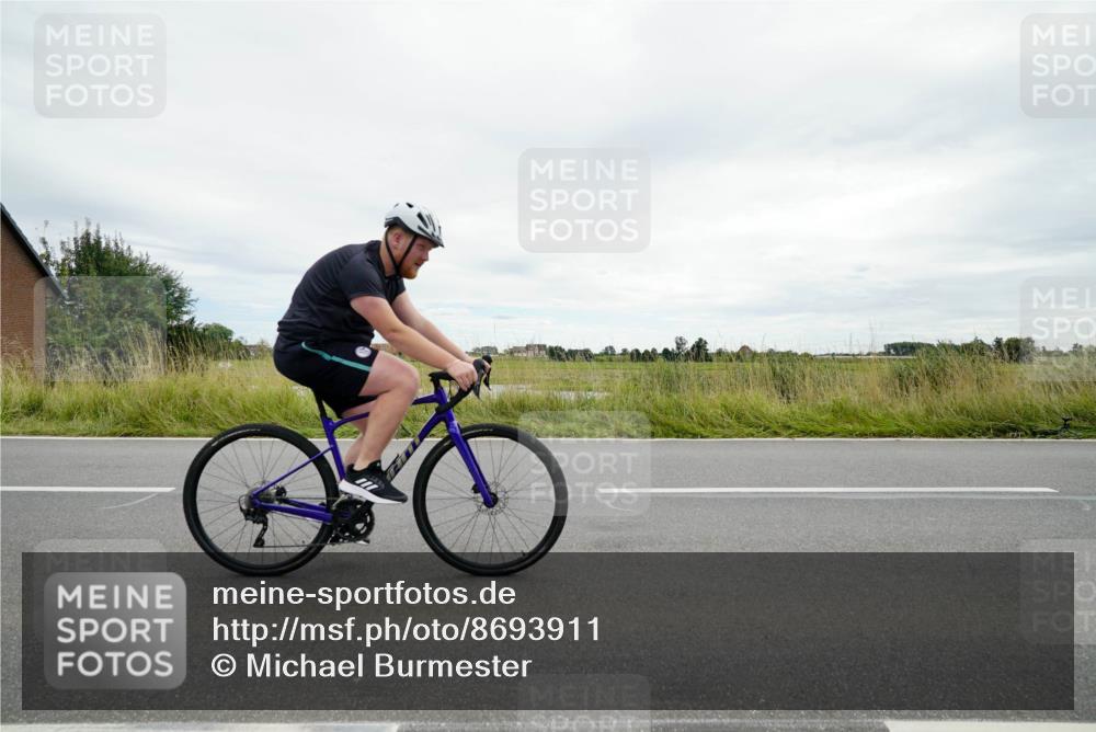 31.08.2025 - Elbe Triathlon Hamburg Michael Burmester http://msf.ph/oto/8693911 31.08.2025 14:13:24 Radfahren 151 meine-sportfotos.de
