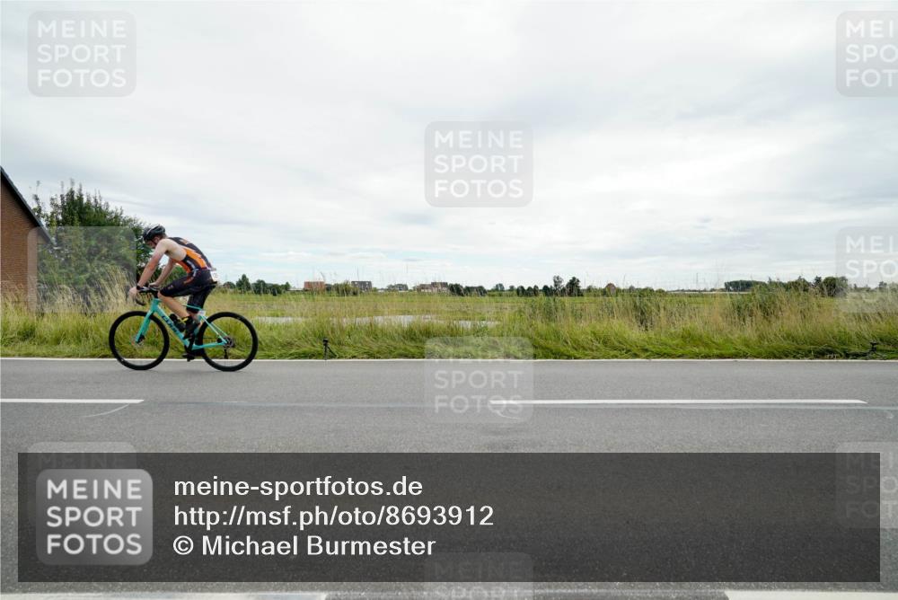 31.08.2025 - Elbe Triathlon Hamburg Michael Burmester http://msf.ph/oto/8693912 31.08.2025 14:13:31 Radfahren  meine-sportfotos.de