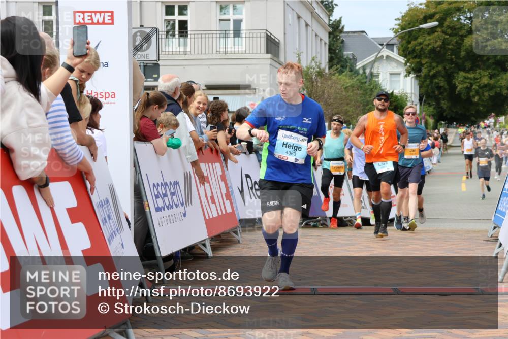 31.08.2025 - 21. Blankeneser Heldenlauf Strokosch-Dieckow http://msf.ph/oto/8693922 31.08.2025 12:36:08 Ziel 5405, 5514, 5159, 5318, 4383, 4091 meine-sportfotos.de