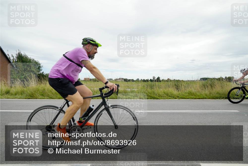 31.08.2025 - Elbe Triathlon Hamburg Michael Burmester http://msf.ph/oto/8693926 31.08.2025 14:14:08 Radfahren 142, 154 meine-sportfotos.de