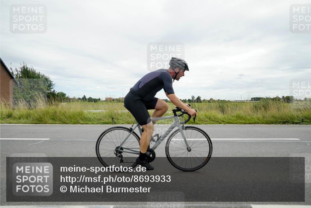 31.08.2025 - Elbe Triathlon Hamburg Michael Burmester http://msf.ph/oto/8693933 31.08.2025 14:14:28 Radfahren  meine-sportfotos.de