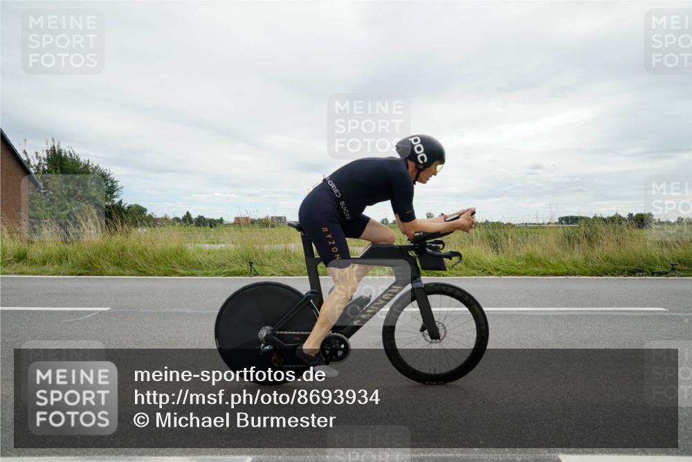 31.08.2025 - Elbe Triathlon Hamburg Michael Burmester http://msf.ph/oto/8693934 31.08.2025 14:14:30 Radfahren  meine-sportfotos.de