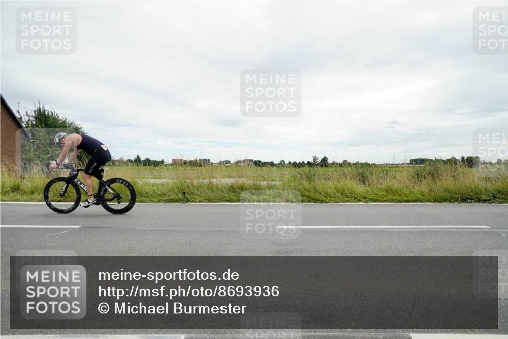 31.08.2025 - Elbe Triathlon Hamburg Michael Burmester http://msf.ph/oto/8693936 31.08.2025 14:14:33 Radfahren  meine-sportfotos.de