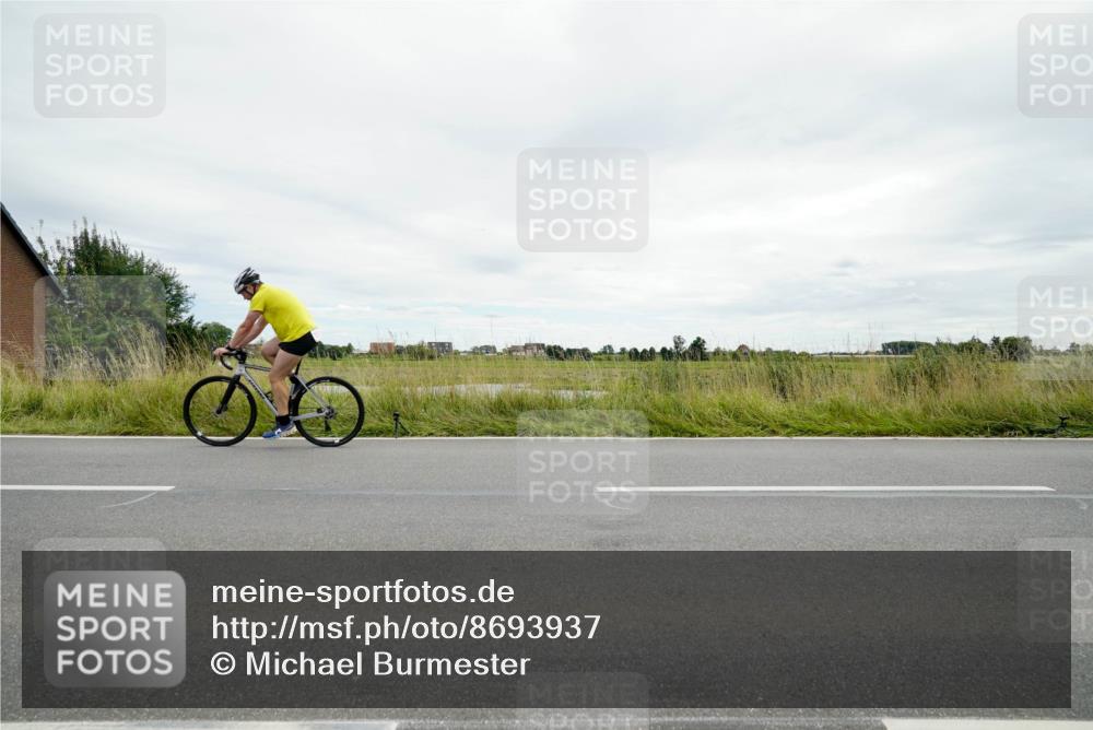 31.08.2025 - Elbe Triathlon Hamburg Michael Burmester http://msf.ph/oto/8693937 31.08.2025 14:14:34 Radfahren  meine-sportfotos.de