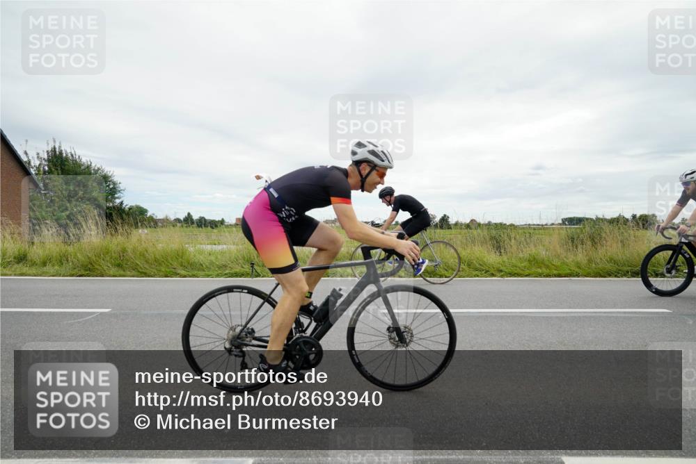31.08.2025 - Elbe Triathlon Hamburg Michael Burmester http://msf.ph/oto/8693940 31.08.2025 14:14:37 Radfahren 158 meine-sportfotos.de