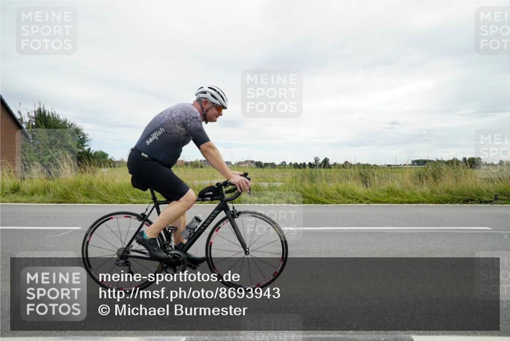 31.08.2025 - Elbe Triathlon Hamburg Michael Burmester http://msf.ph/oto/8693943 31.08.2025 14:14:43 Radfahren 158 meine-sportfotos.de