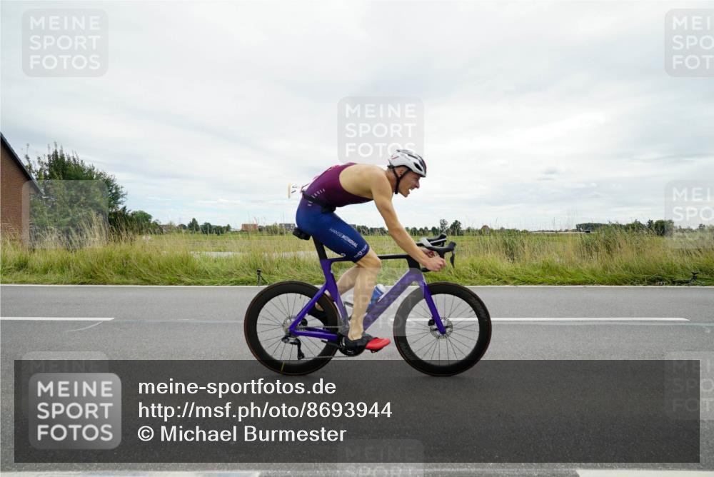 31.08.2025 - Elbe Triathlon Hamburg Michael Burmester http://msf.ph/oto/8693944 31.08.2025 14:14:49 Radfahren  meine-sportfotos.de