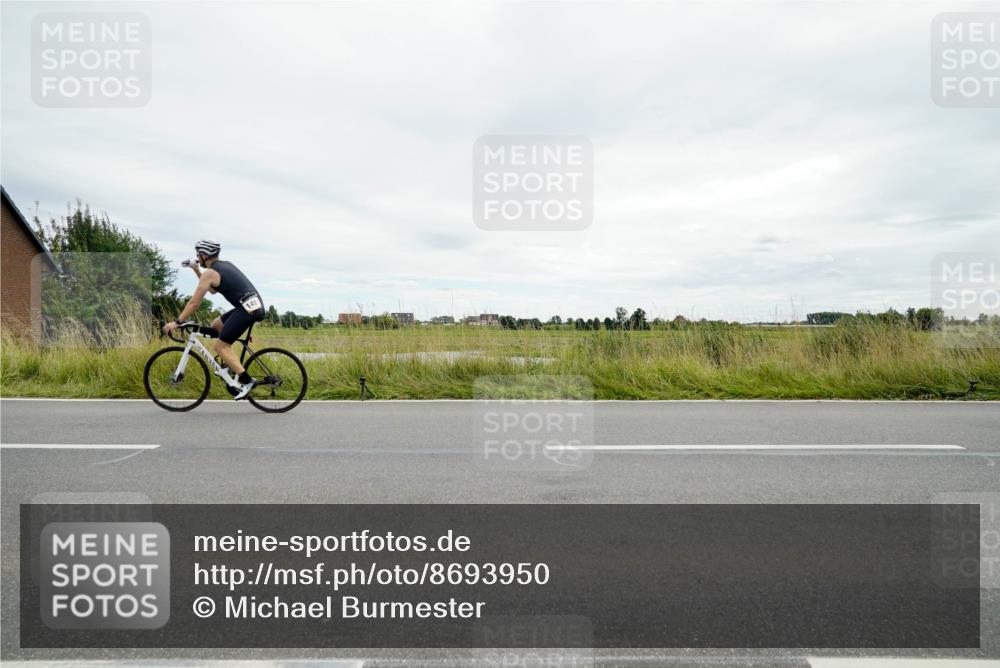 31.08.2025 - Elbe Triathlon Hamburg Michael Burmester http://msf.ph/oto/8693950 31.08.2025 14:15:07 Radfahren  meine-sportfotos.de
