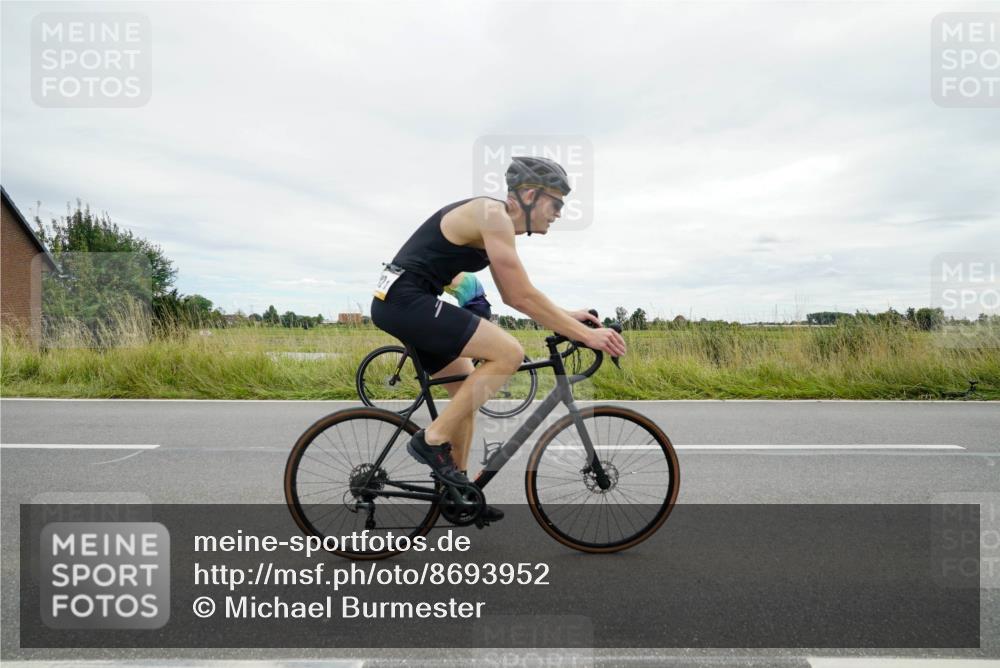 31.08.2025 - Elbe Triathlon Hamburg Michael Burmester http://msf.ph/oto/8693952 31.08.2025 14:15:11 Radfahren  meine-sportfotos.de