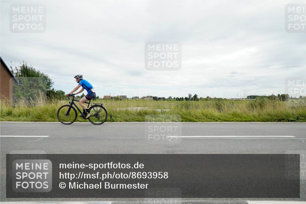 31.08.2025 - Elbe Triathlon Hamburg Michael Burmester http://msf.ph/oto/8693958 31.08.2025 14:15:24 Radfahren 135, 136, 147 meine-sportfotos.de