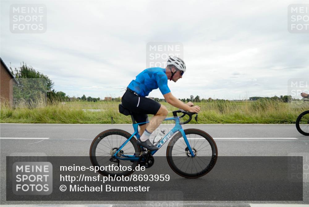 31.08.2025 - Elbe Triathlon Hamburg Michael Burmester http://msf.ph/oto/8693959 31.08.2025 14:15:26 Radfahren 135, 136, 147 meine-sportfotos.de