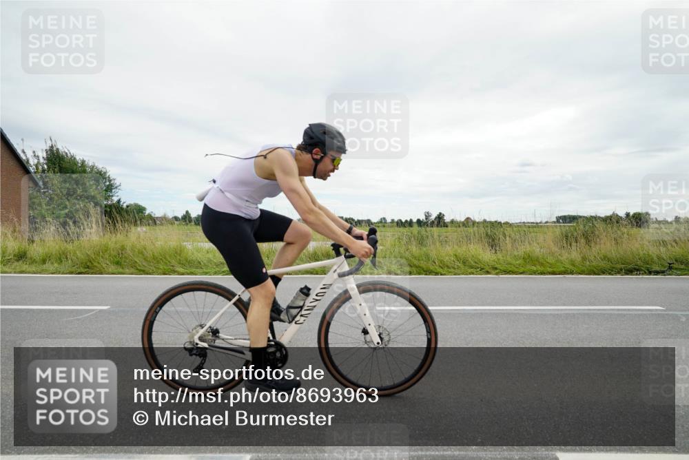 31.08.2025 - Elbe Triathlon Hamburg Michael Burmester http://msf.ph/oto/8693963 31.08.2025 14:15:28 Radfahren 135, 136, 147 meine-sportfotos.de