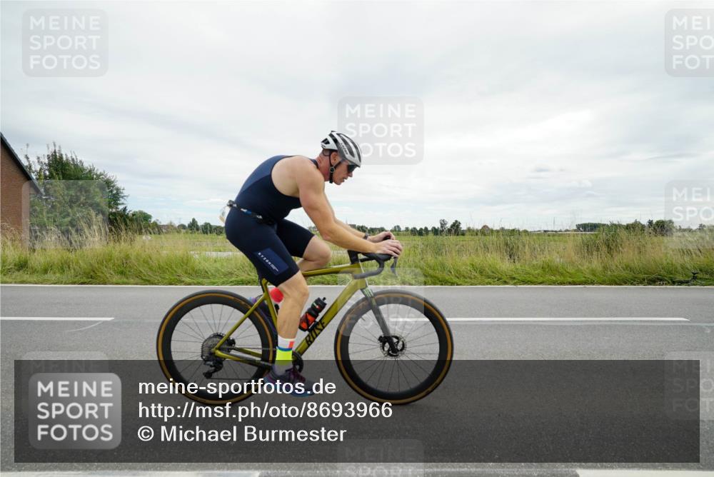 31.08.2025 - Elbe Triathlon Hamburg Michael Burmester http://msf.ph/oto/8693966 31.08.2025 14:15:50 Radfahren 157 meine-sportfotos.de