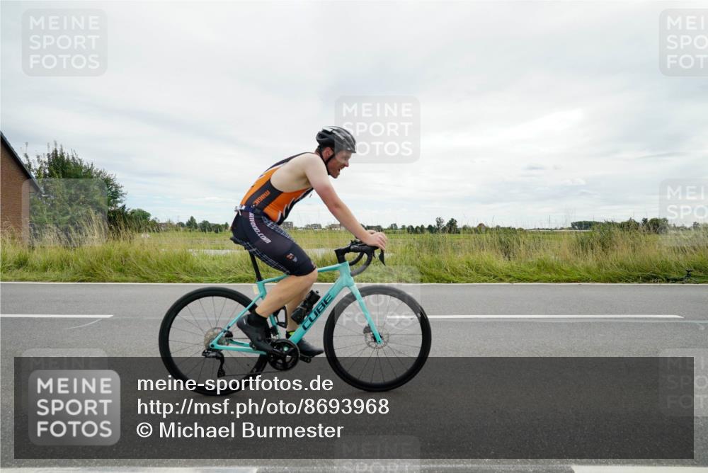 31.08.2025 - Elbe Triathlon Hamburg Michael Burmester http://msf.ph/oto/8693968 31.08.2025 14:16:06 Radfahren 122, 129 meine-sportfotos.de