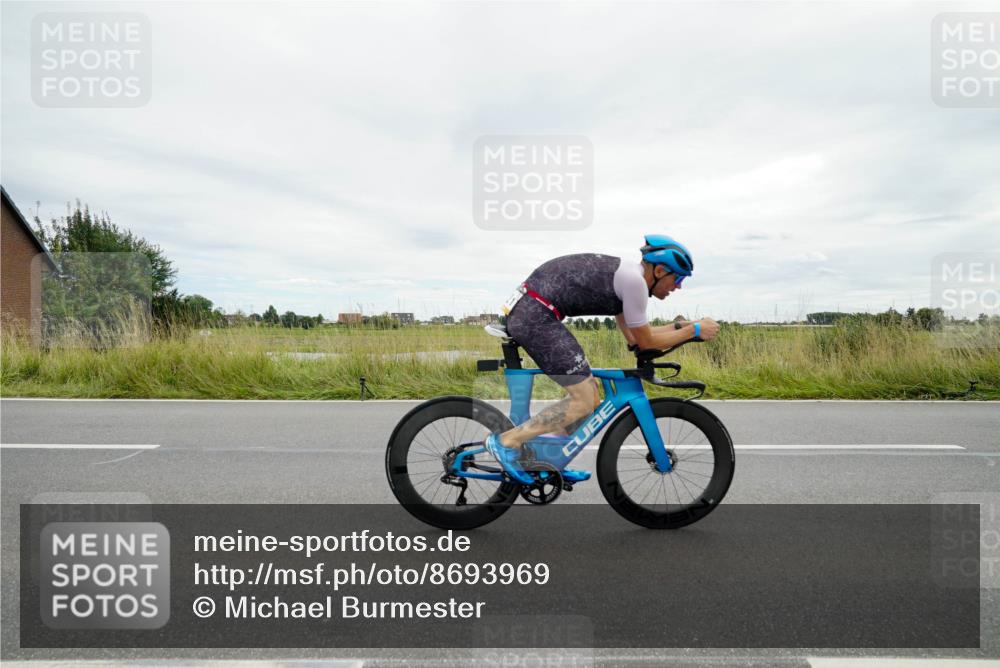 31.08.2025 - Elbe Triathlon Hamburg Michael Burmester http://msf.ph/oto/8693969 31.08.2025 14:16:09 Radfahren 122, 129 meine-sportfotos.de