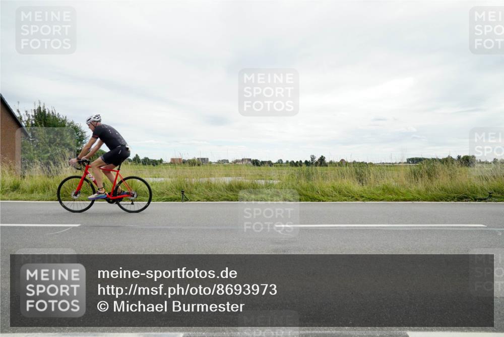 31.08.2025 - Elbe Triathlon Hamburg Michael Burmester http://msf.ph/oto/8693973 31.08.2025 14:16:16 Radfahren 131, 145 meine-sportfotos.de