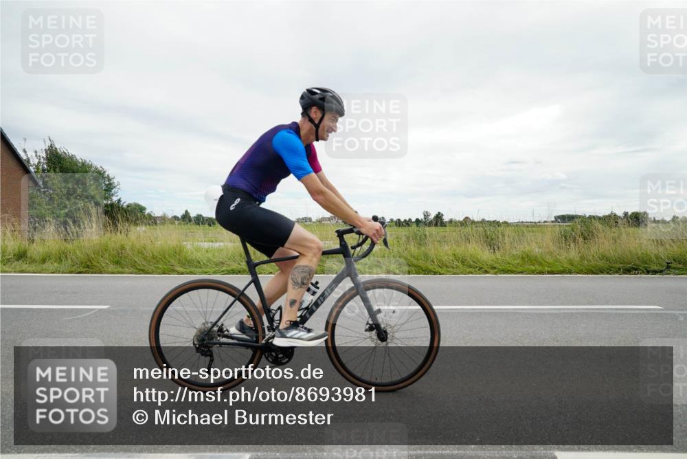 31.08.2025 - Elbe Triathlon Hamburg Michael Burmester http://msf.ph/oto/8693981 31.08.2025 14:16:31 Radfahren 150, 161 meine-sportfotos.de