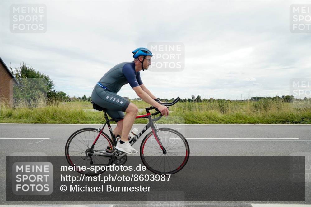 31.08.2025 - Elbe Triathlon Hamburg Michael Burmester http://msf.ph/oto/8693987 31.08.2025 14:16:42 Radfahren 163 meine-sportfotos.de