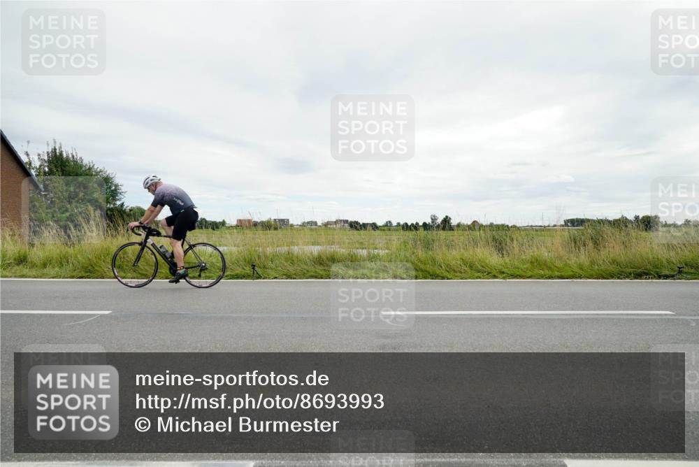 31.08.2025 - Elbe Triathlon Hamburg Michael Burmester http://msf.ph/oto/8693993 31.08.2025 14:17:01 Radfahren 141, 146 meine-sportfotos.de