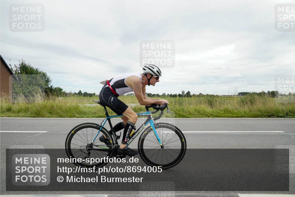 31.08.2025 - Elbe Triathlon Hamburg Michael Burmester http://msf.ph/oto/8694005 31.08.2025 14:17:33 Radfahren 140 meine-sportfotos.de