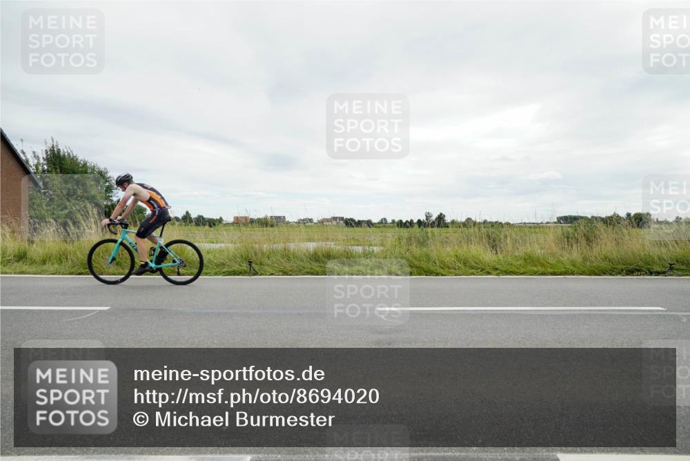 31.08.2025 - Elbe Triathlon Hamburg Michael Burmester http://msf.ph/oto/8694020 31.08.2025 14:18:13 Radfahren  meine-sportfotos.de