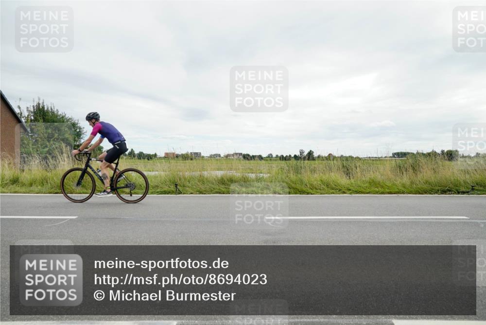 31.08.2025 - Elbe Triathlon Hamburg Michael Burmester http://msf.ph/oto/8694023 31.08.2025 14:18:30 Radfahren  meine-sportfotos.de