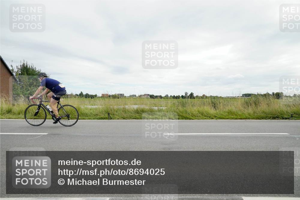 31.08.2025 - Elbe Triathlon Hamburg Michael Burmester http://msf.ph/oto/8694025 31.08.2025 14:18:37 Radfahren 143, 156 meine-sportfotos.de