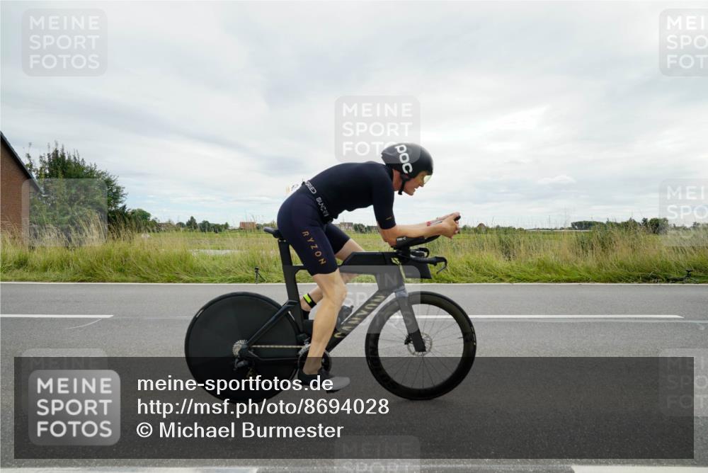 31.08.2025 - Elbe Triathlon Hamburg Michael Burmester http://msf.ph/oto/8694028 31.08.2025 14:18:39 Radfahren 143, 156 meine-sportfotos.de