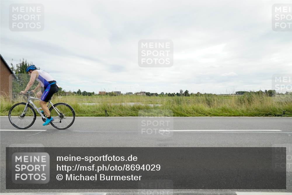 31.08.2025 - Elbe Triathlon Hamburg Michael Burmester http://msf.ph/oto/8694029 31.08.2025 14:18:40 Radfahren 143, 156 meine-sportfotos.de