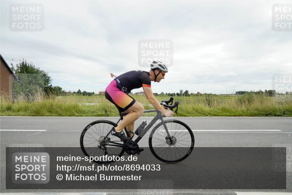 31.08.2025 - Elbe Triathlon Hamburg Michael Burmester http://msf.ph/oto/8694033 31.08.2025 14:18:56 Radfahren 121, 139, 154 meine-sportfotos.de