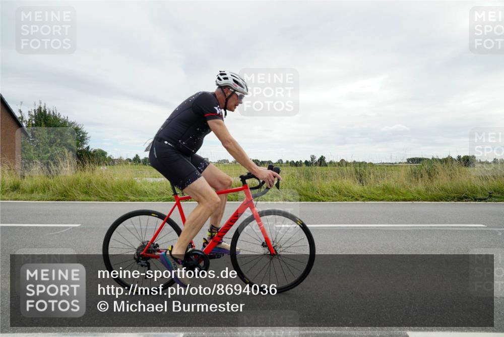 31.08.2025 - Elbe Triathlon Hamburg Michael Burmester http://msf.ph/oto/8694036 31.08.2025 14:18:59 Radfahren 121, 139, 154 meine-sportfotos.de