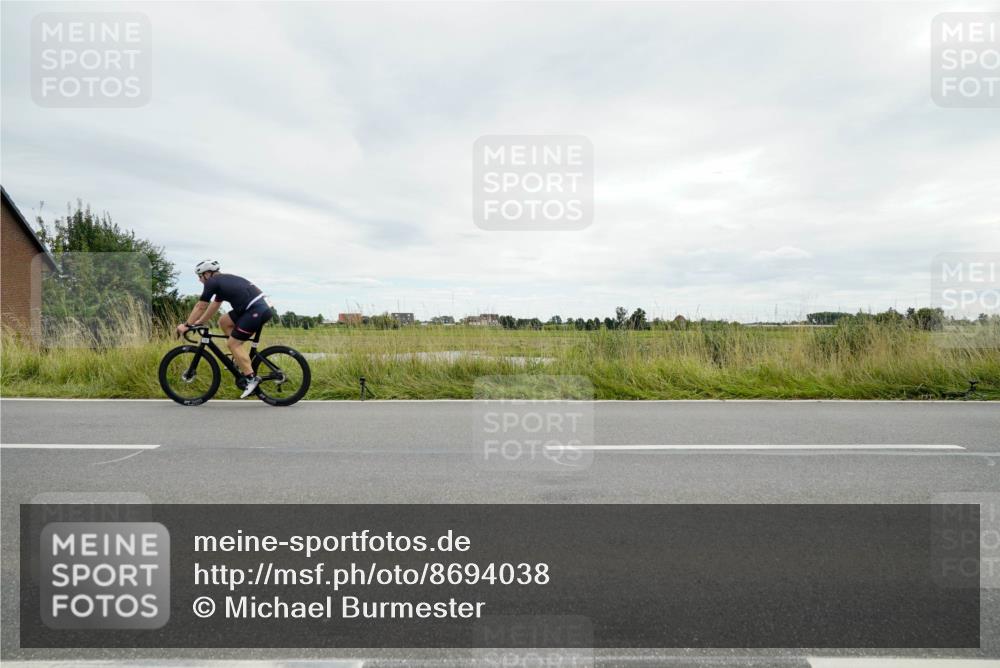 31.08.2025 - Elbe Triathlon Hamburg Michael Burmester http://msf.ph/oto/8694038 31.08.2025 14:19:13 Radfahren 134 meine-sportfotos.de