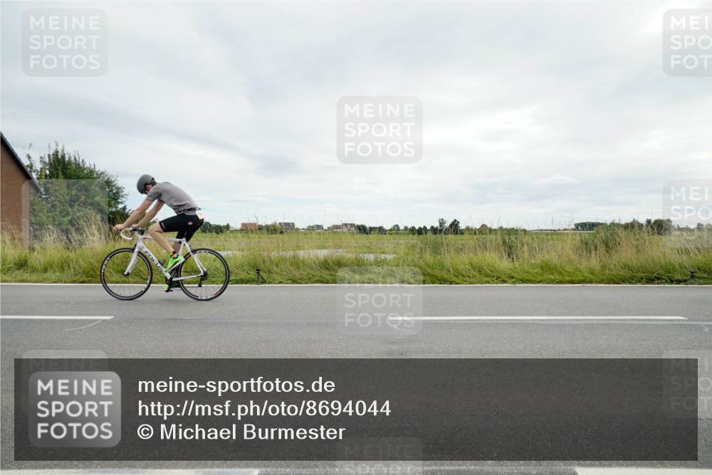 31.08.2025 - Elbe Triathlon Hamburg Michael Burmester http://msf.ph/oto/8694044 31.08.2025 14:19:29 Radfahren 126, 127, 132, 142 meine-sportfotos.de