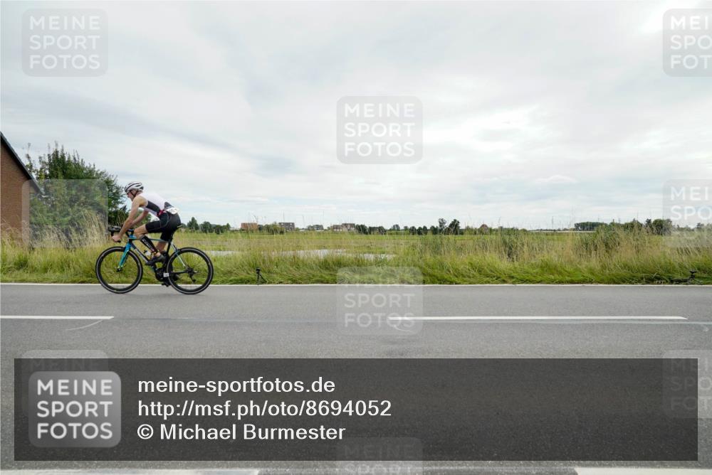 31.08.2025 - Elbe Triathlon Hamburg Michael Burmester http://msf.ph/oto/8694052 31.08.2025 14:19:35 Radfahren 123, 127 meine-sportfotos.de