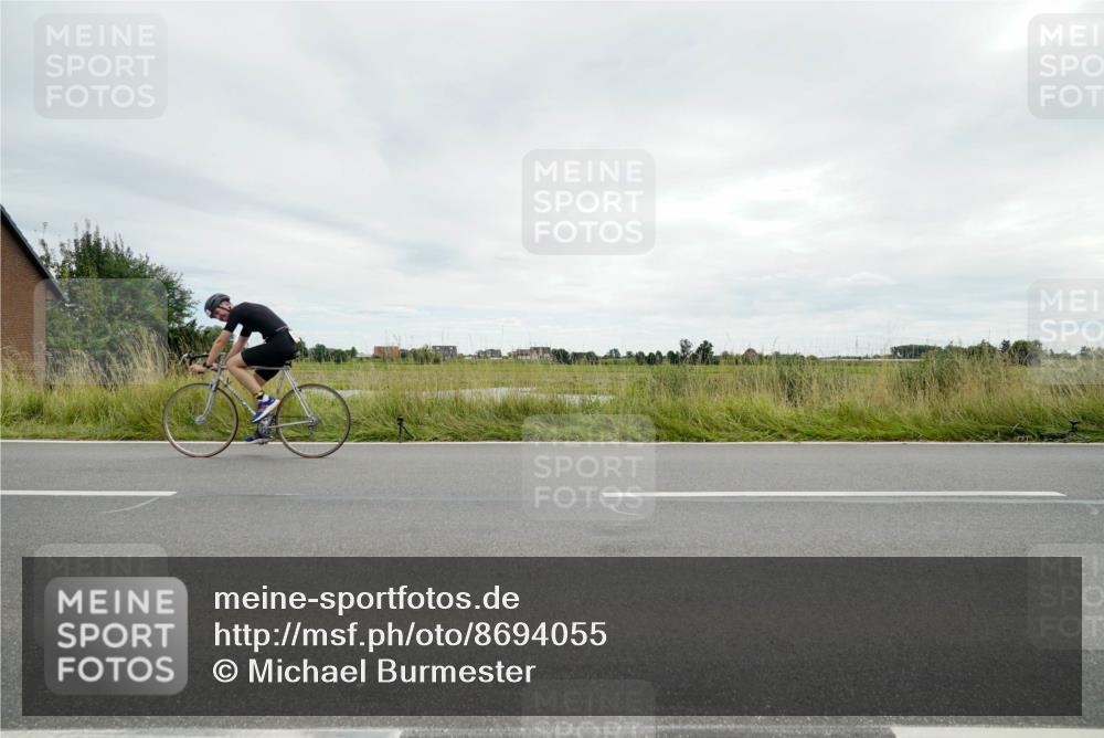 31.08.2025 - Elbe Triathlon Hamburg Michael Burmester http://msf.ph/oto/8694055 31.08.2025 14:19:37 Radfahren 123, 127 meine-sportfotos.de