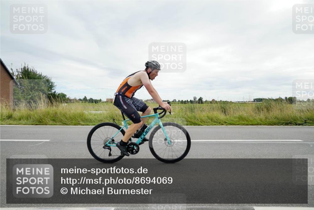 31.08.2025 - Elbe Triathlon Hamburg Michael Burmester http://msf.ph/oto/8694069 31.08.2025 14:20:49 Radfahren 129 meine-sportfotos.de