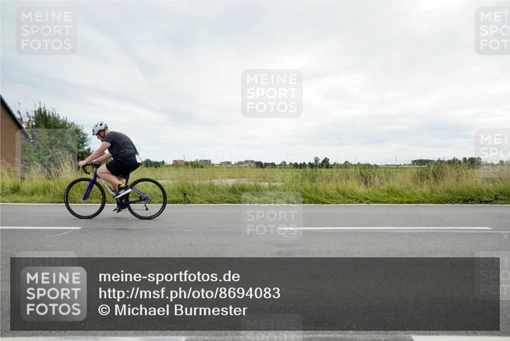 31.08.2025 - Elbe Triathlon Hamburg Michael Burmester http://msf.ph/oto/8694083 31.08.2025 14:21:57 Radfahren  meine-sportfotos.de