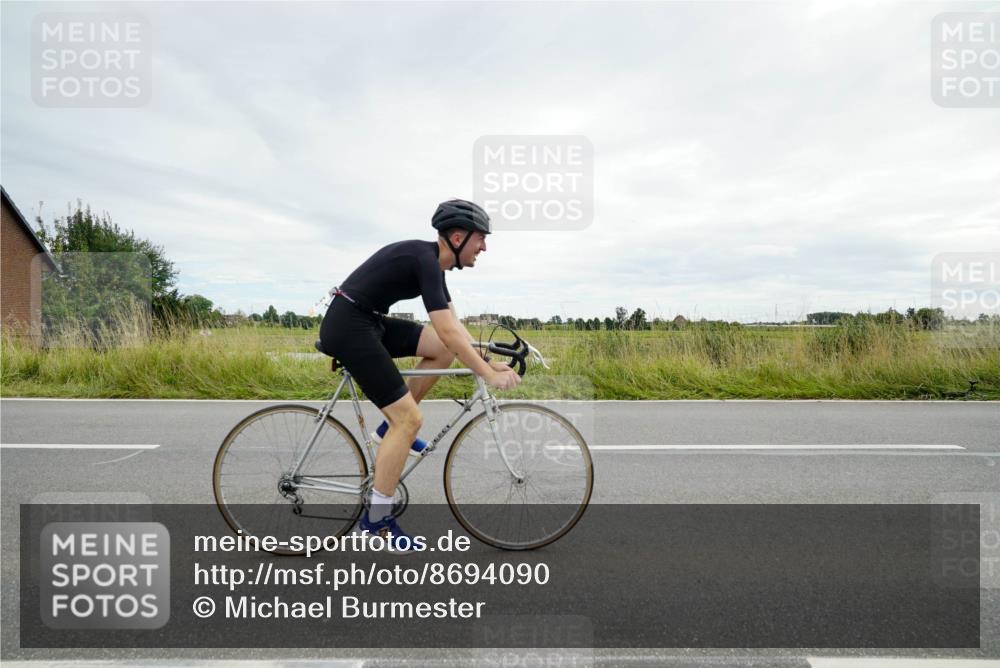 31.08.2025 - Elbe Triathlon Hamburg Michael Burmester http://msf.ph/oto/8694090 31.08.2025 14:22:21 Radfahren 125, 146, 149 meine-sportfotos.de