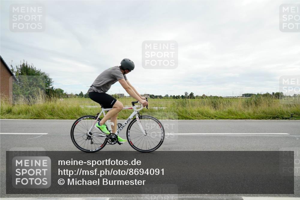 31.08.2025 - Elbe Triathlon Hamburg Michael Burmester http://msf.ph/oto/8694091 31.08.2025 14:22:23 Radfahren 125, 146 meine-sportfotos.de